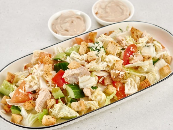 Салат куриный с соусом Цезарь на четверых Салат куриный с соусом Цезарь на четверых