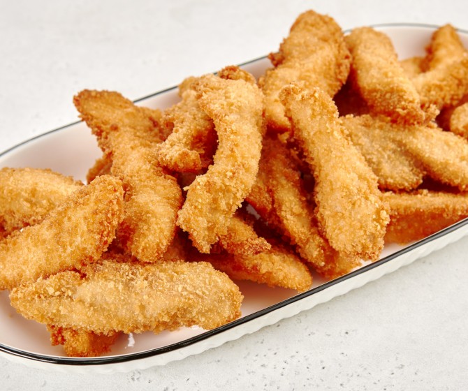 Домашние стрипсы из куриного филе на четверых